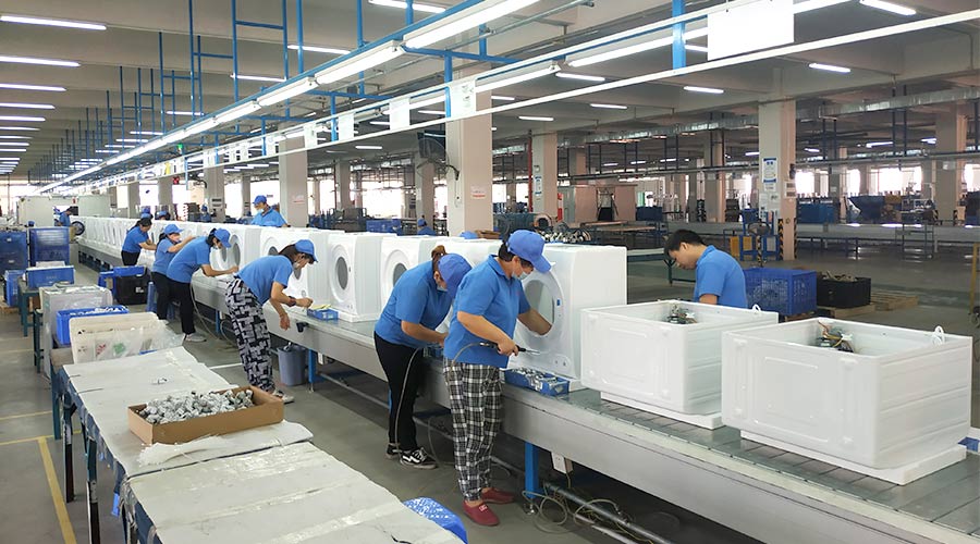 高效率！員工們忙碌地開(kāi)展巴西客戶(hù)的衣物烘干機(jī)生產(chǎn)工作