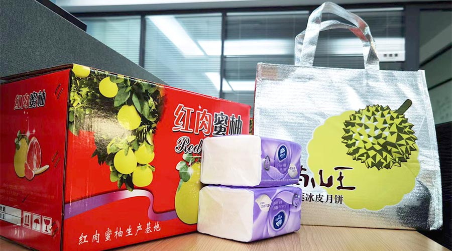 迎中秋 送關(guān)懷！金環(huán)電器給員工們派發(fā)中秋禮包