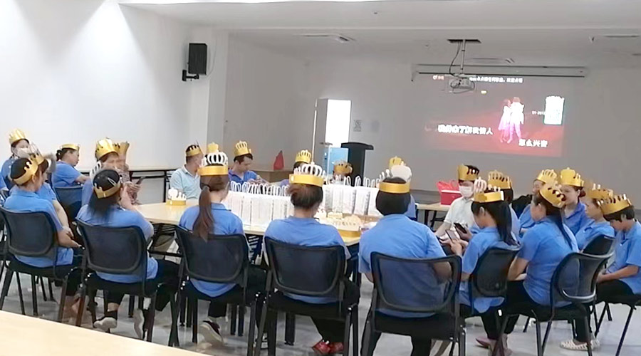 歡聚一堂 溫暖相伴！金環(huán)電器舉辦9月員工生日會(huì)